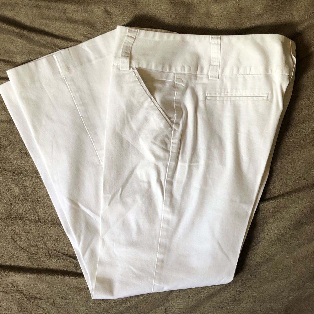 Daisy Fuentes White Khaki Pants Size 8